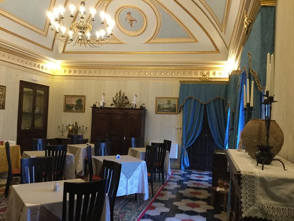 Palazzo Diamante Hotel Calascio Bagian luar foto