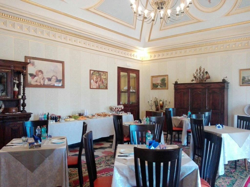 Palazzo Diamante Hotel Calascio Bagian luar foto